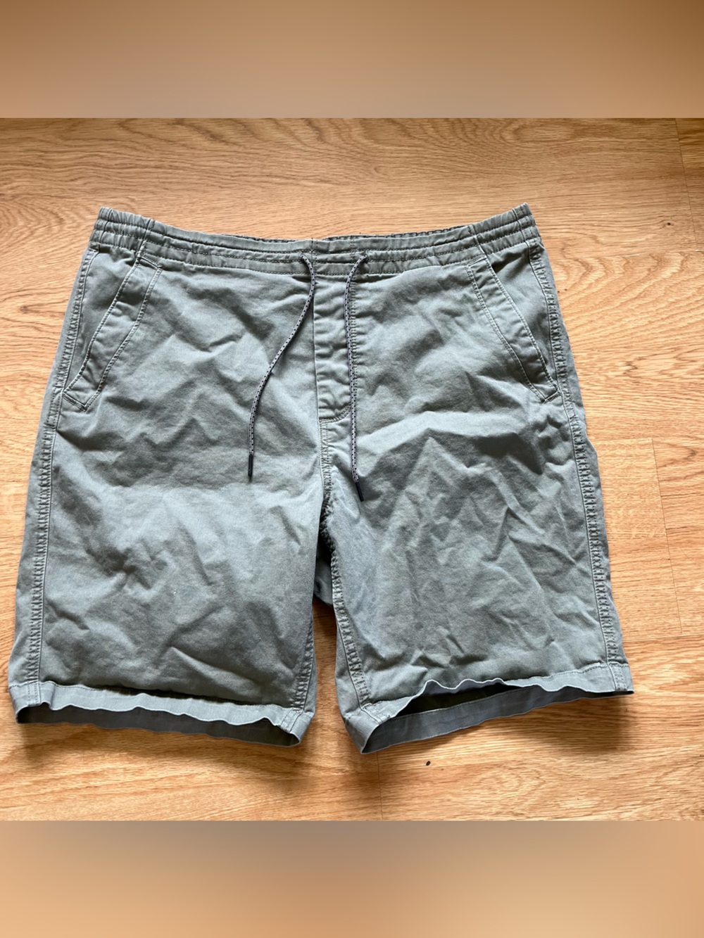 Aeropostale Men’s Elastic Waist Shorts L